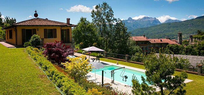 Casa con 8 locali in vendita in Castiglione Di Garfagnana