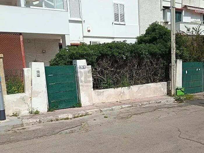Appartamento con 6 locali in vendita in Via dei Garofani, Gallipoli