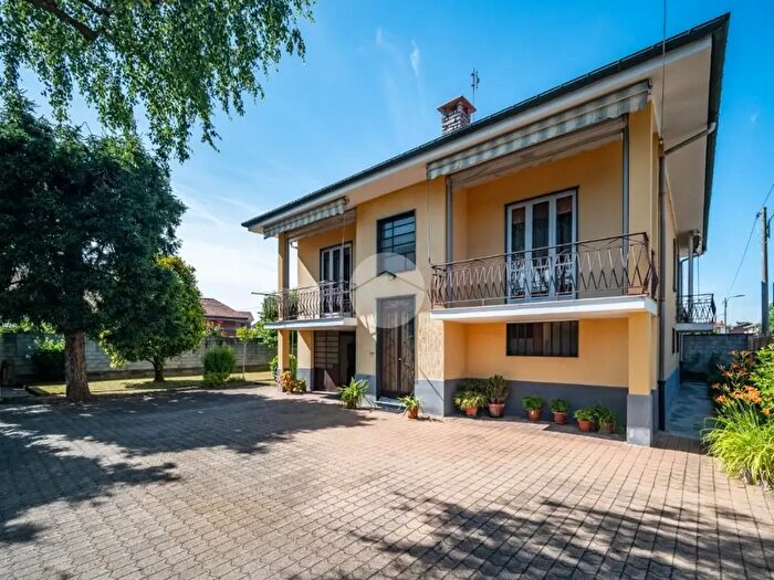 Casa con 5 locali in vendita in Via Risorgimento, Volvera