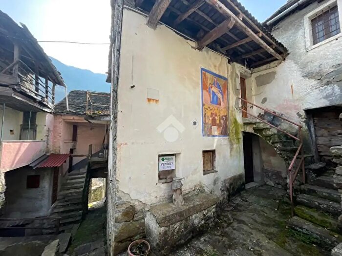 Casa quadrilocale in vendita in Via Camblione, Montescheno