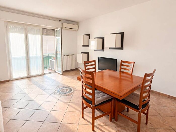 Appartamento trilocale in affitto in Via Maestra, Torrion Quartara, Novara