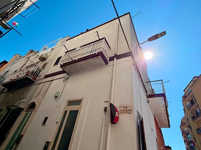 Appartamento con 5 locali in vendita in Via Arcidiacono Catucci, Mottola