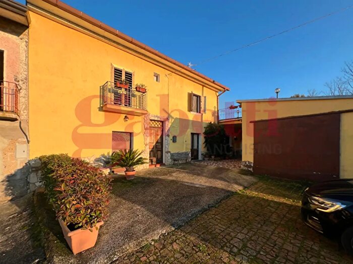Casa con 6 locali in vendita in Via Cortesano Snc, Faicchio