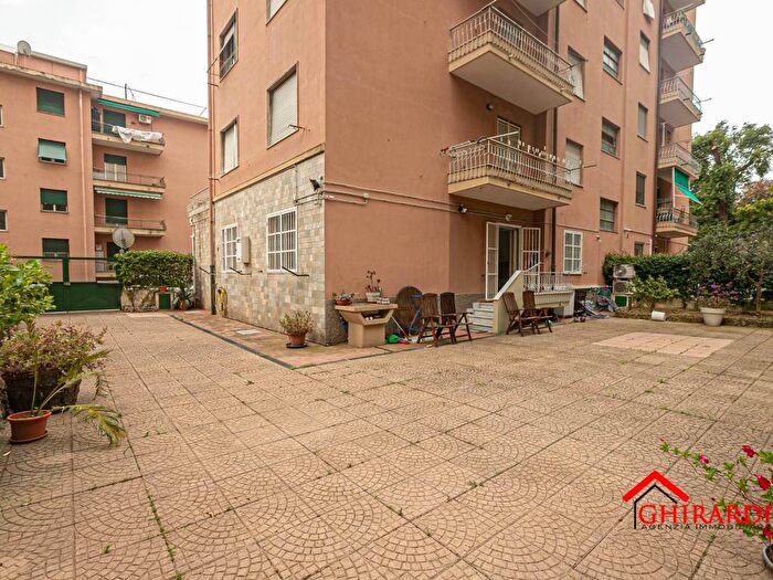 Appartamento con 5 locali in affitto in Via Alberto Picco, Multedo, Genova