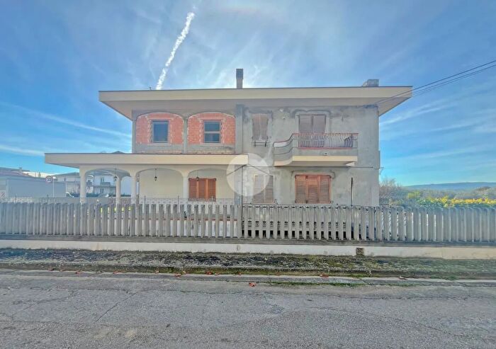 Casa quadrilocale in vendita in Via Fosse Ardeatine, Roseto Degli Abruzzi