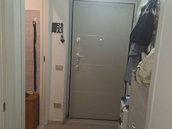 Appartamento bilocale in affitto in Via Cesare Battisti, Centro, Carate Brianza