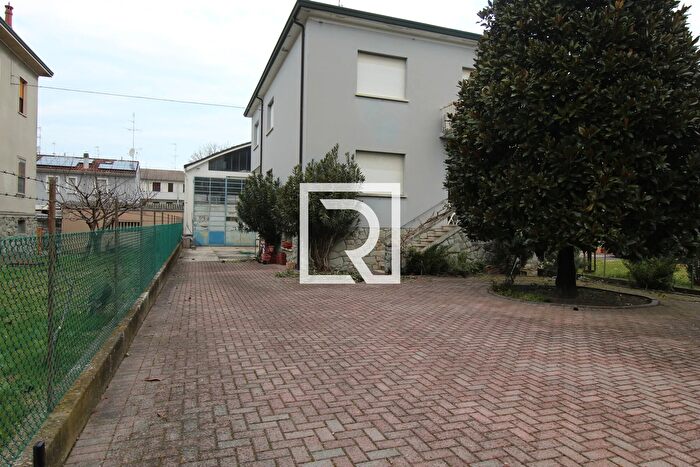 Casa con 5 locali in vendita in Giuseppe Garibaldi Russi, Russi