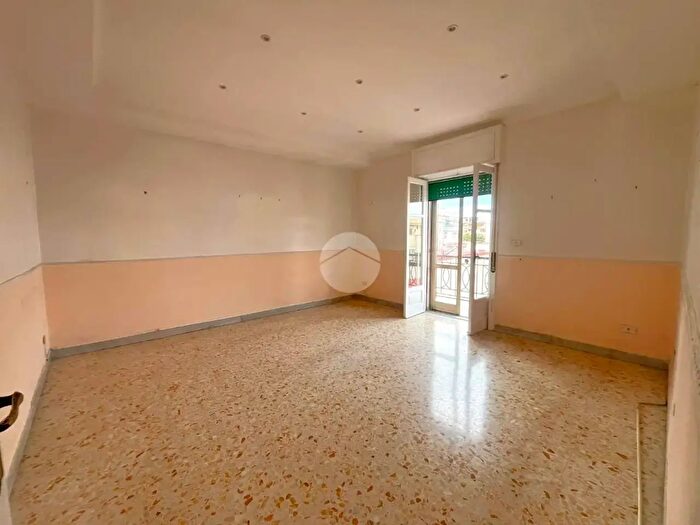 Appartamento trilocale in affitto in Via Lufrano, Volla