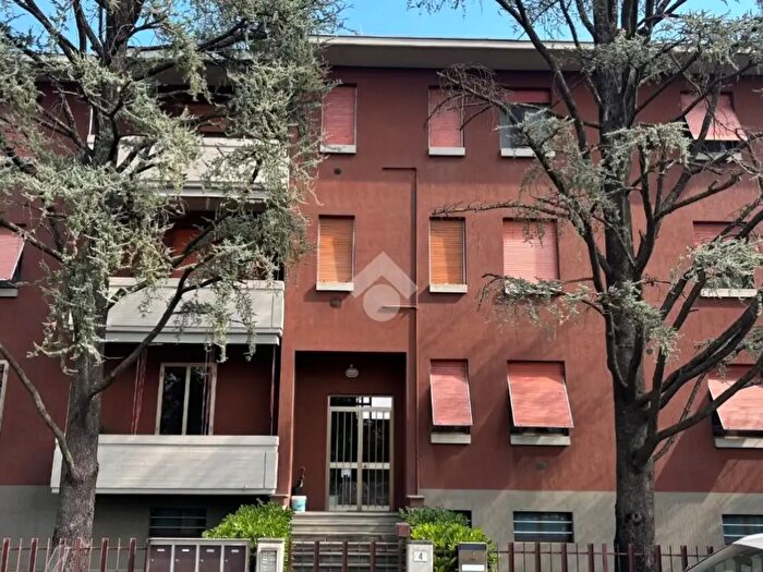 Appartamento trilocale in vendita in Via Divisione Acqui, Parma