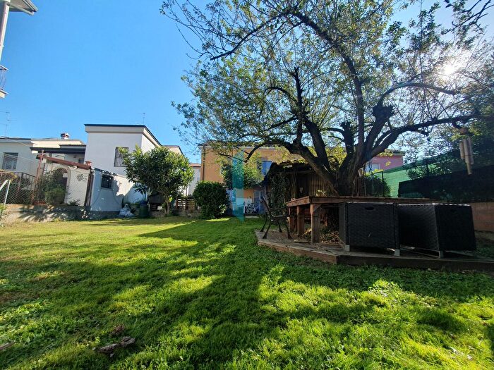 Casa con 5 locali in vendita in Via Luigi Bay, Lodi