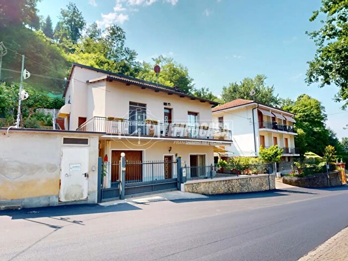 Appartamento con 5 locali in vendita in Strada San Michele, Bra