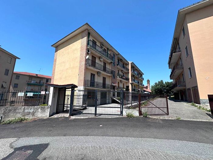 Appartamento quadrilocale in affitto in Via Tommaso Grossi, San Pietro, Pavia