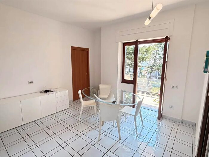 Appartamento quadrilocale in vendita in Viale delle Querce, Salerno
