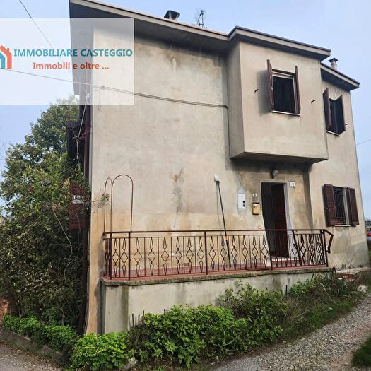 Casa trilocale in vendita in Via Rampa, Corvino San Quirico