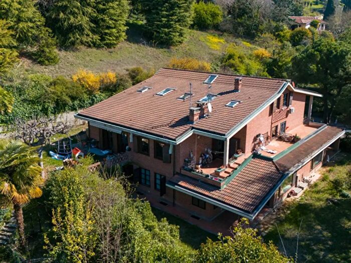 Appartamento con 8 locali in vendita in Strada Castelvecchio, Moncalieri