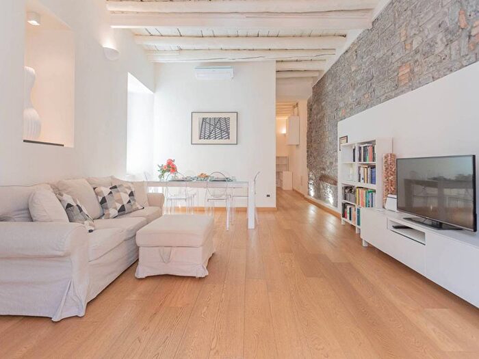 Appartamento trilocale in affitto in Via Felice Bonanomi, Centro Storico, Como