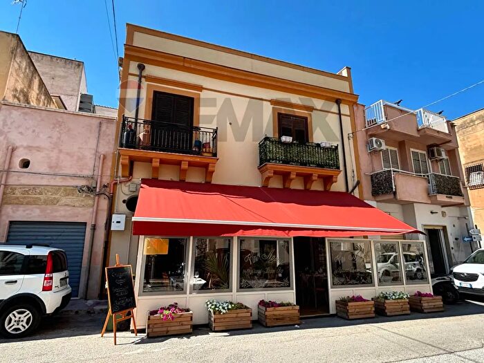 Casa quadrilocale in vendita in Via Luigi Einaudi, Terrasini