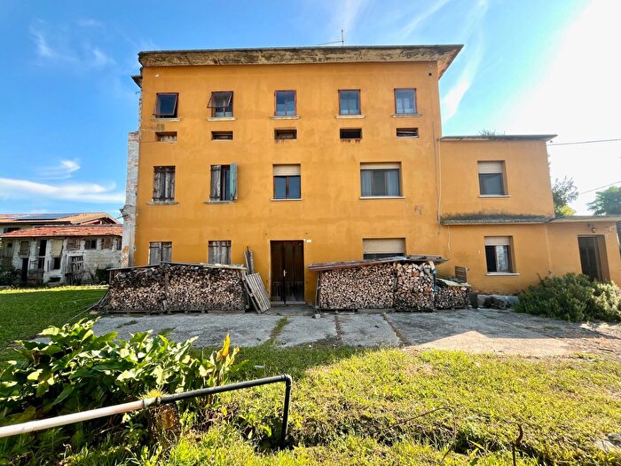 Casa con 10 locali in vendita in Morsano Al Tagliamento