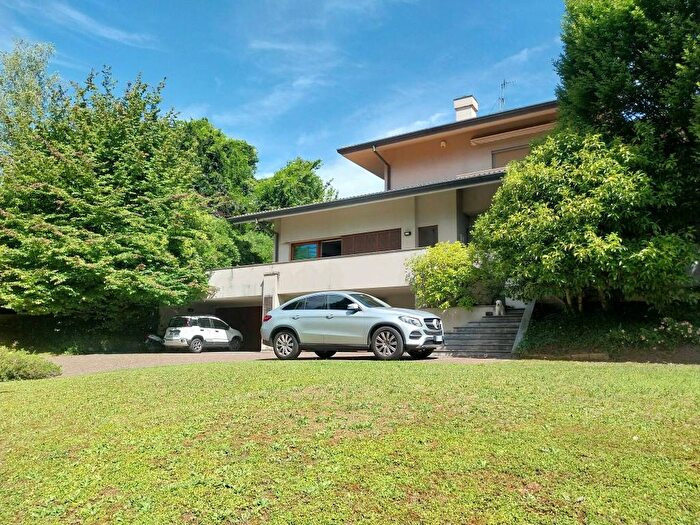Appartamento con 6 locali in affitto in Via Don Lorenzo Riva, Gromlongo, Palazzago