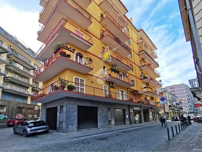 Appartamento trilocale in vendita in Via Giuseppe Cosenza, Castellammare Di Stabia