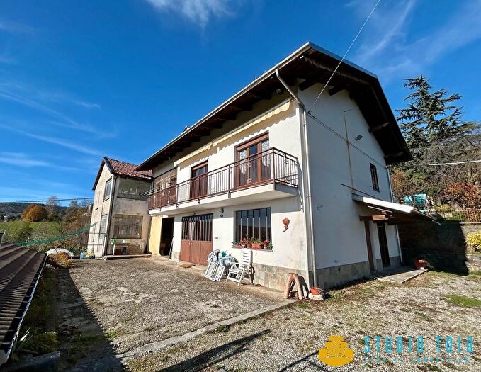 Casa con 12 locali in vendita in Donato