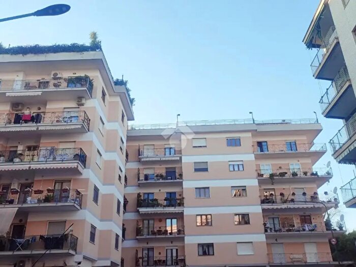 Appartamento trilocale in affitto in Via Edoardo Nicolardi, Napoli