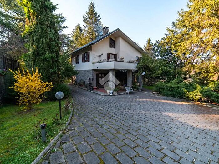 Casa con 10 locali in vendita in Strada Nove Pani, Viterbo