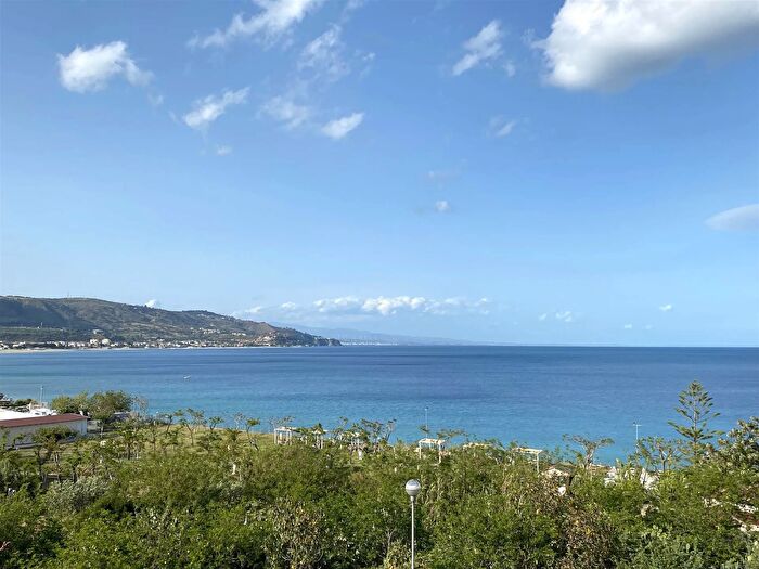 Casa trilocale in affitto in Soverato