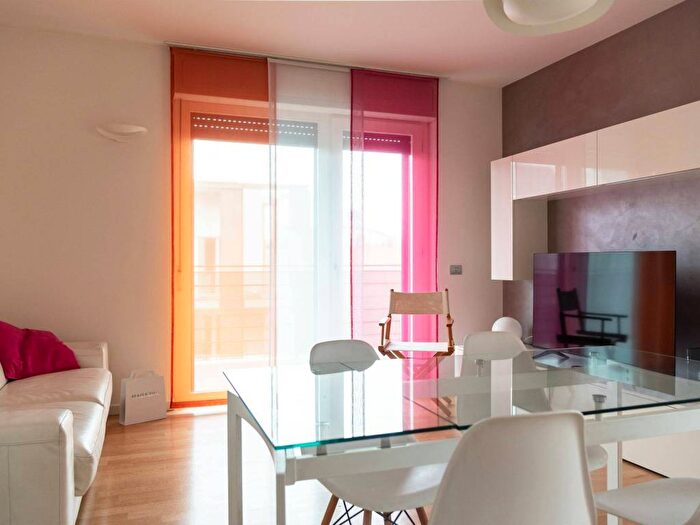 Appartamento trilocale in affitto in Via Savona, Giambellino, Milano