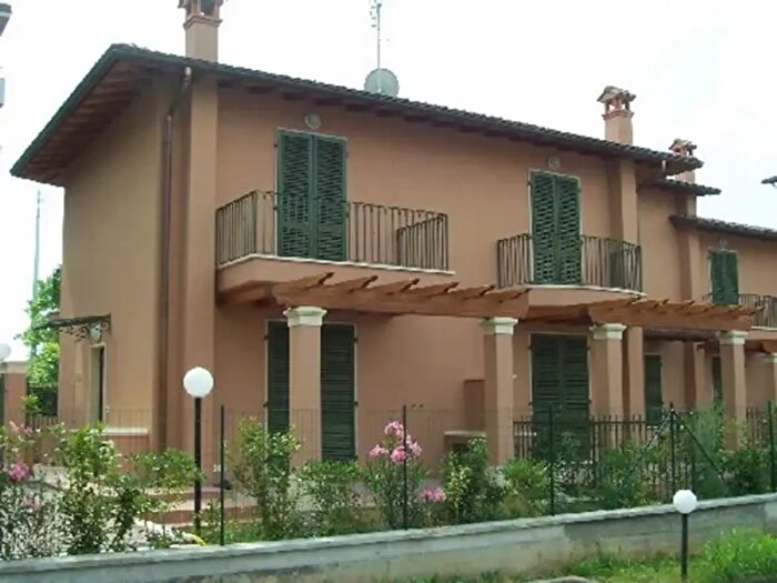 Casa quadrilocale in vendita in Via dei Saraceni, Massa