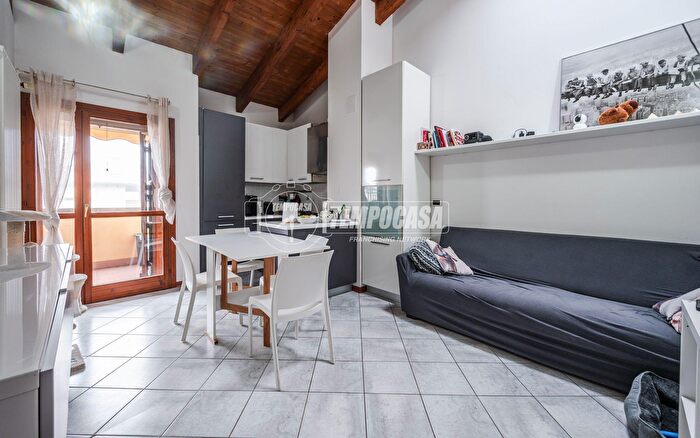 Appartamento bilocale in vendita in Via II Agosto, Medicina