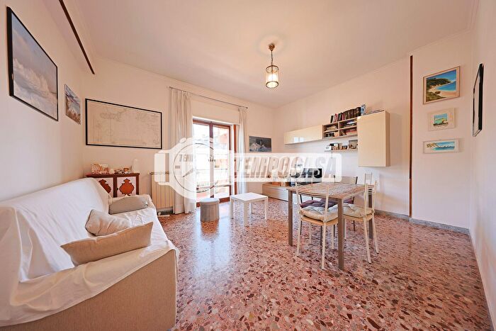 Appartamento trilocale in vendita in Largo Enrico Fermi, Ciampino