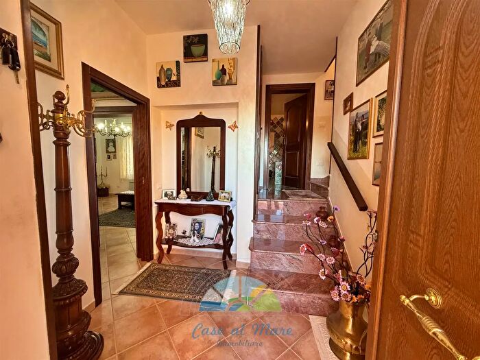 Casa con 7 locali in vendita in Via del Centro, La Maddalena