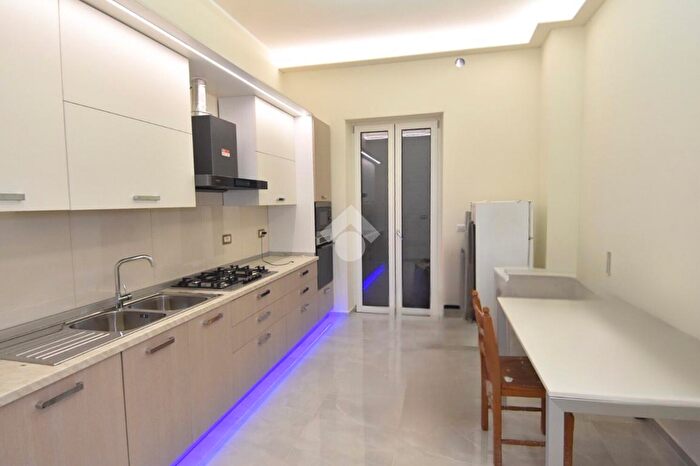 Appartamento con 5 locali in vendita in Via Gioacchino Rossini, Lecce