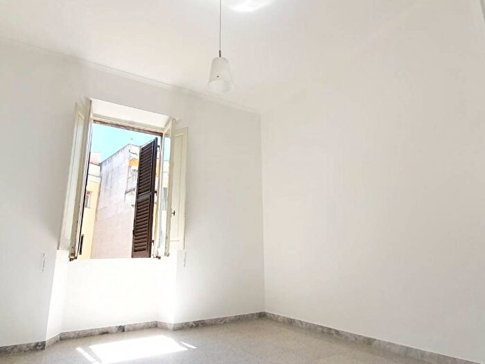 Appartamento trilocale in affitto in Via Angelo Poliziano, Colle Oppio, Roma
