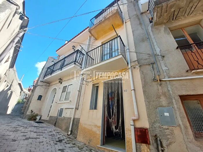 Casa quadrilocale in vendita in Via San Sebastiano, Tripi Abakainon