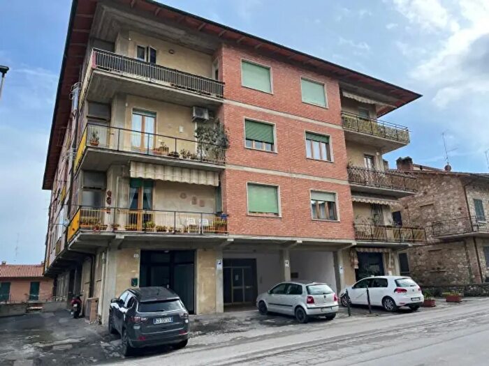 Appartamento con 6 locali in vendita in Via Giuseppe Garibaldi, San Quirico DOrcia