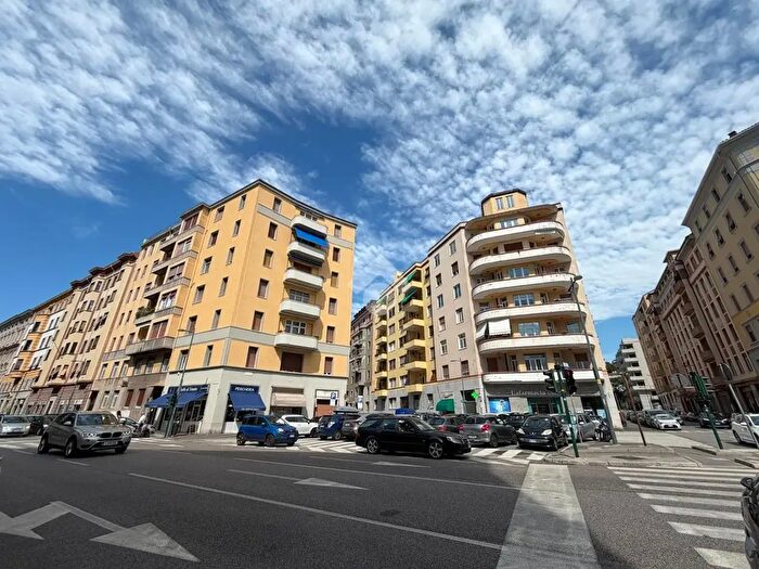 Appartamento trilocale in affitto in Via del Coroneo, Trieste