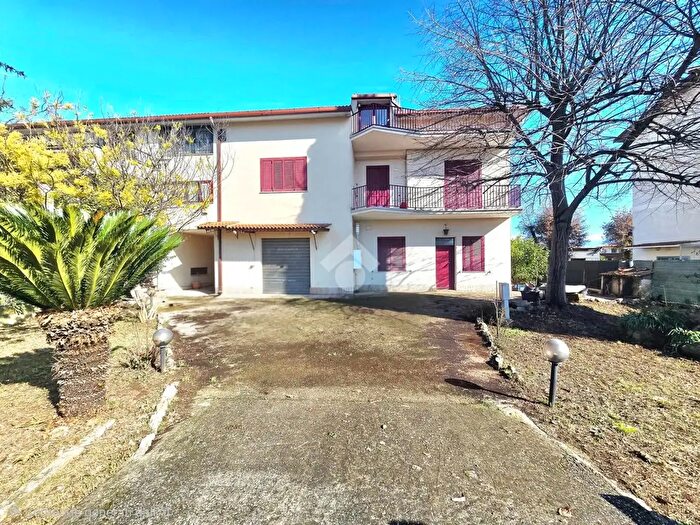 Appartamento con 5 locali in vendita in Via Tiberina, Fiano Romano