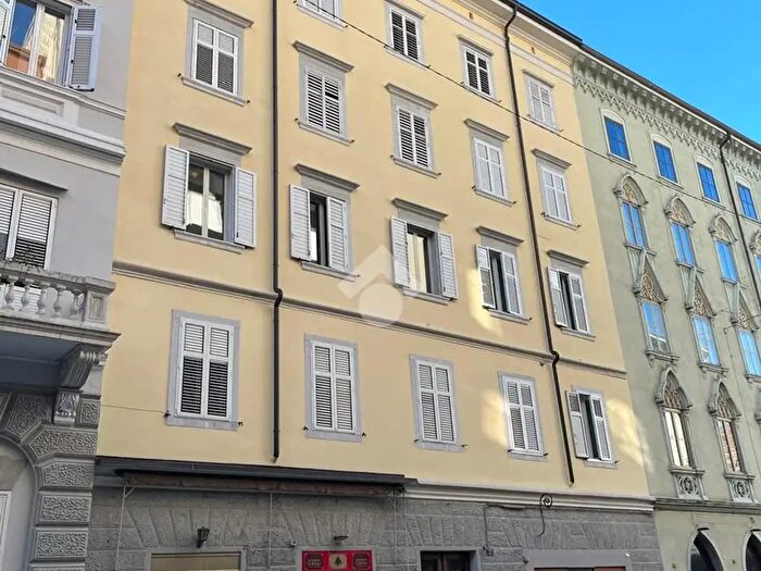 Appartamento quadrilocale in affitto in Via Vincenzo Scussa, Trieste