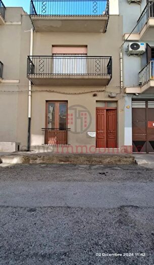 Appartamento con 8 locali in vendita in Via G di Modica, Vittoria