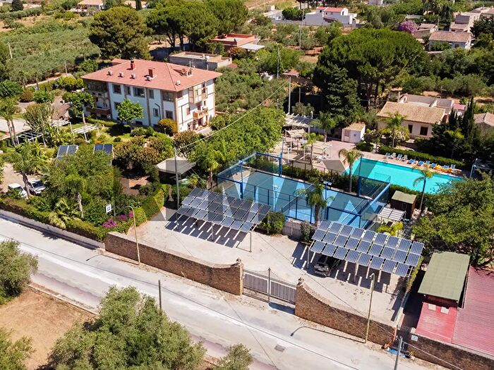 Casa con 5 locali in vendita in Via Trenta Salme, Castelvetrano