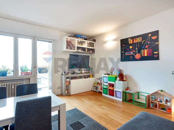 Appartamento trilocale in vendita in Via Ranzani, Bologna