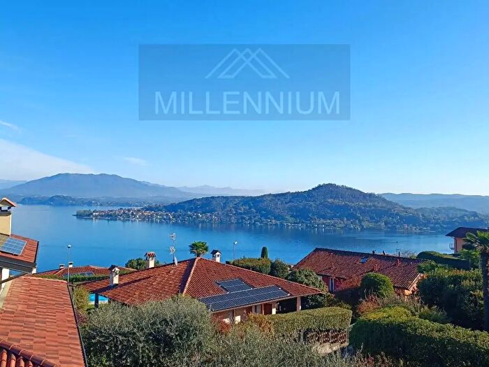 Casa con 6 locali in vendita in Via Ghevio, Meina