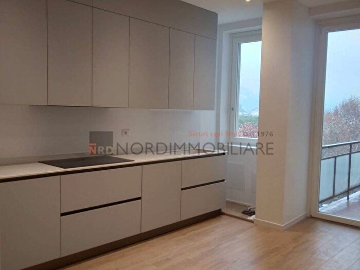 Appartamento trilocale in affitto in Via Vittorio Emanuele II, Solferino Diaz, Brescia