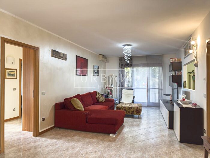 Appartamento con 5 locali in vendita in Via Consolare, Forli