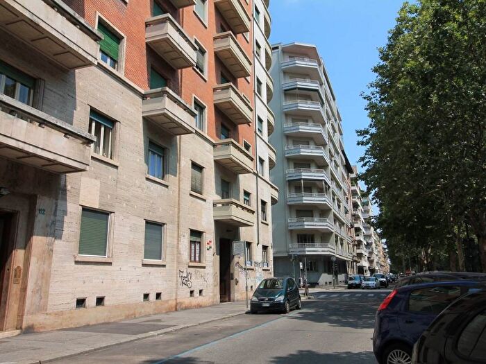 Appartamento con 5 locali in affitto in Corso Galileo Ferraris, Crocetta, Torino