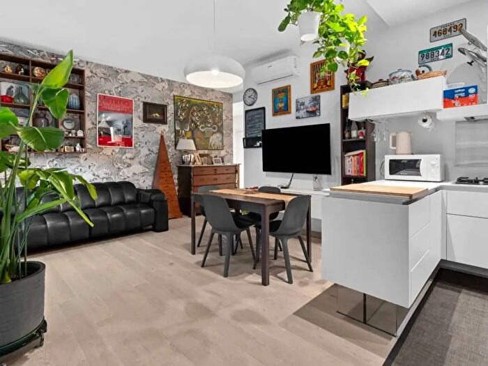 Appartamento quadrilocale in vendita in Via Capo Palinuro, Milano