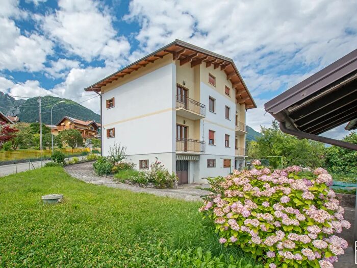 Casa con 14 locali in vendita in Via Barp, Sedico