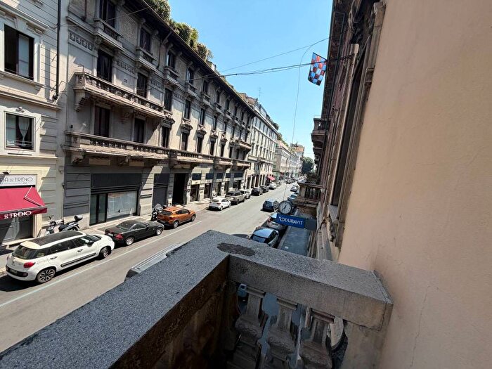 Casa con 6 locali in affitto in Via San Gregorio, Repubblica, Milano